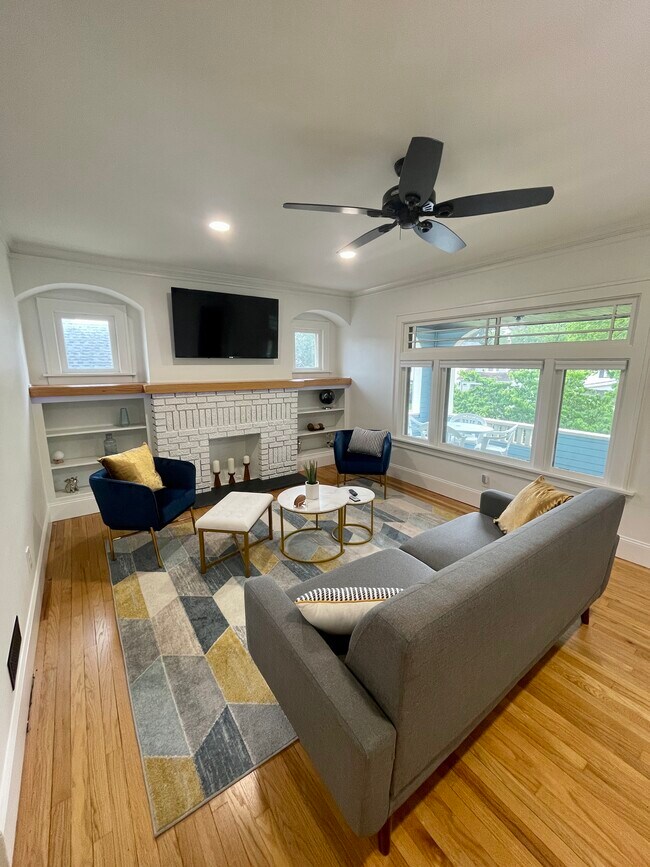 Photo - 3888 W 157th St