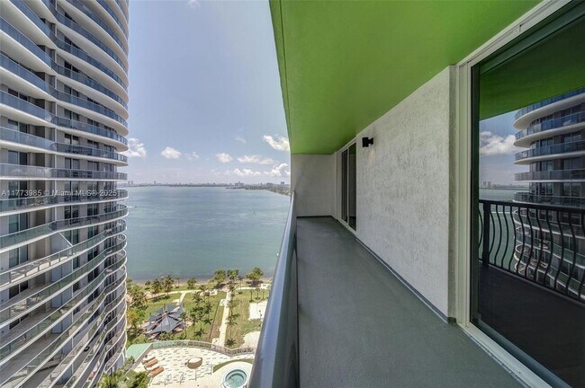 Building Photo - 1756 N Bayshore Dr Unit 28G Rental