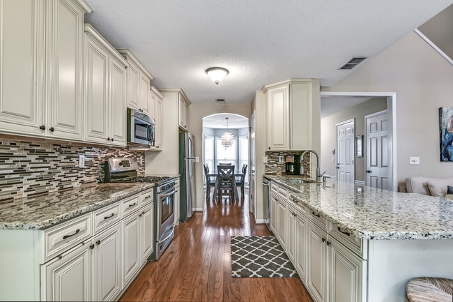 Photo - 6165 Pattingham Dr