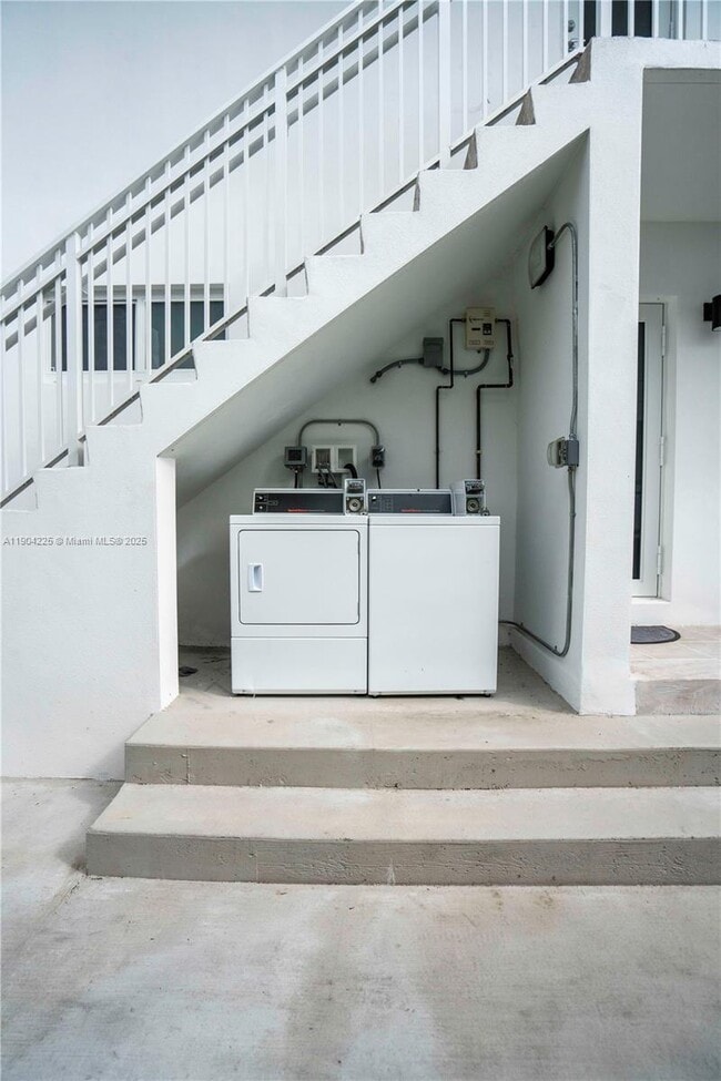 Photo - 1850 S Treasure Dr Unidad 5