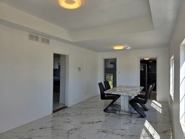 Photo - 122 Hawley St