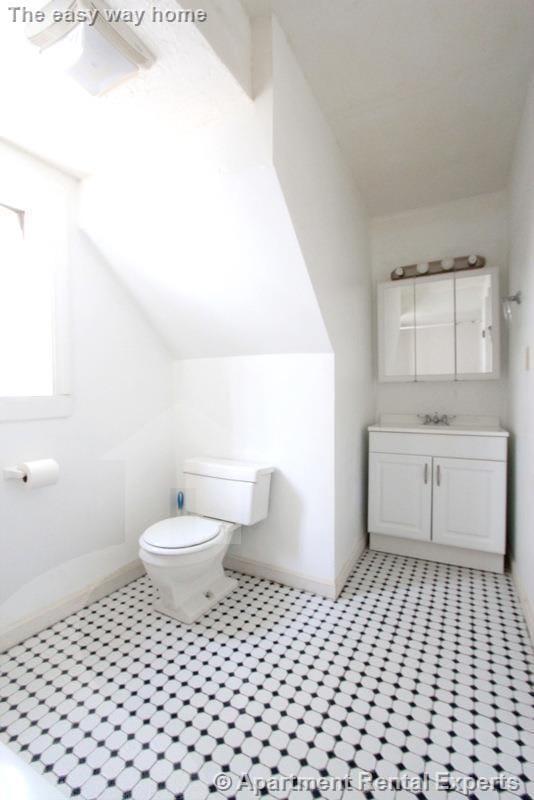 Building Photo - 569 Main St