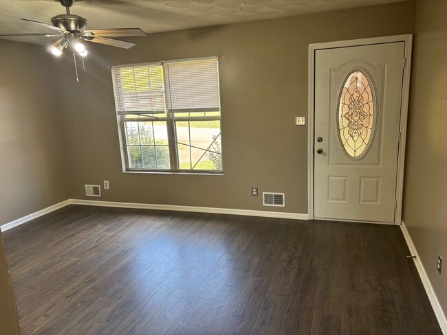 Photo - 102 Rainbow Ct