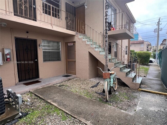 Photo - 427 SW 6th St Apartment Unit 2
