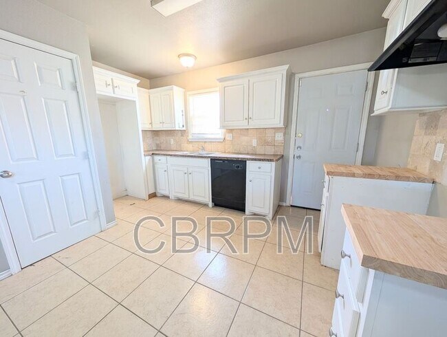 Photo - 1506 Avenue U