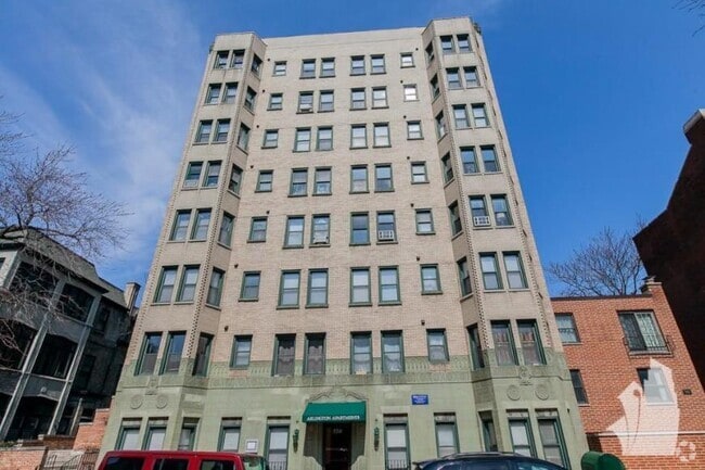 Building Photo - 0 bedroom in Chicago IL 60614 Unit 305 Rental