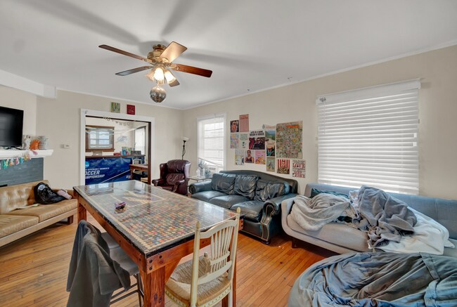 Photo - 807 Foster St Unidad House