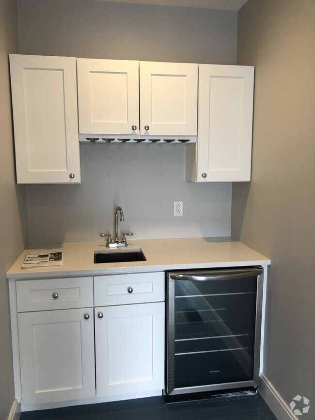 Building Photo - 1460 Tremont St Unit 310 Rental