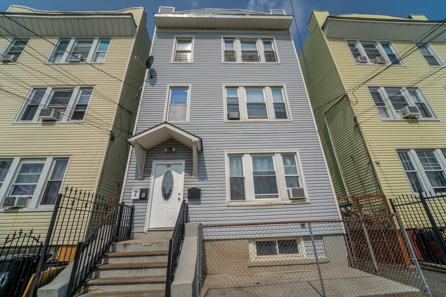 422 Woodside Ave