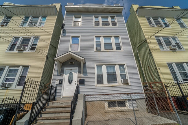 Building Photo - 422 Woodside Ave Unit 3