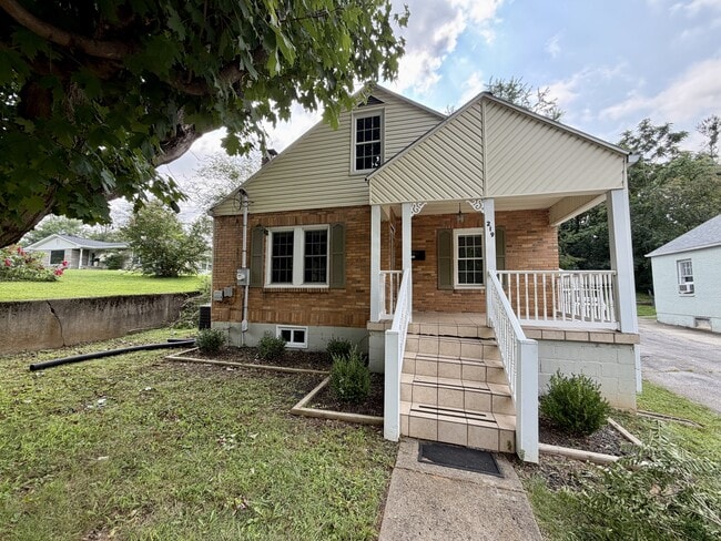 Photo - 219 Bourne Ave