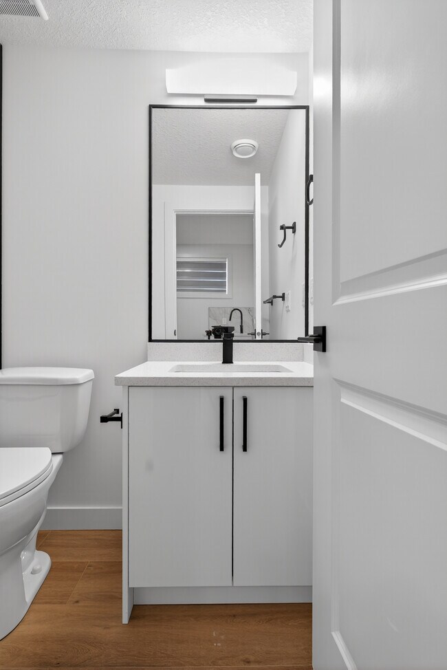 Photo - 13538 110a Ave NW Unit 5