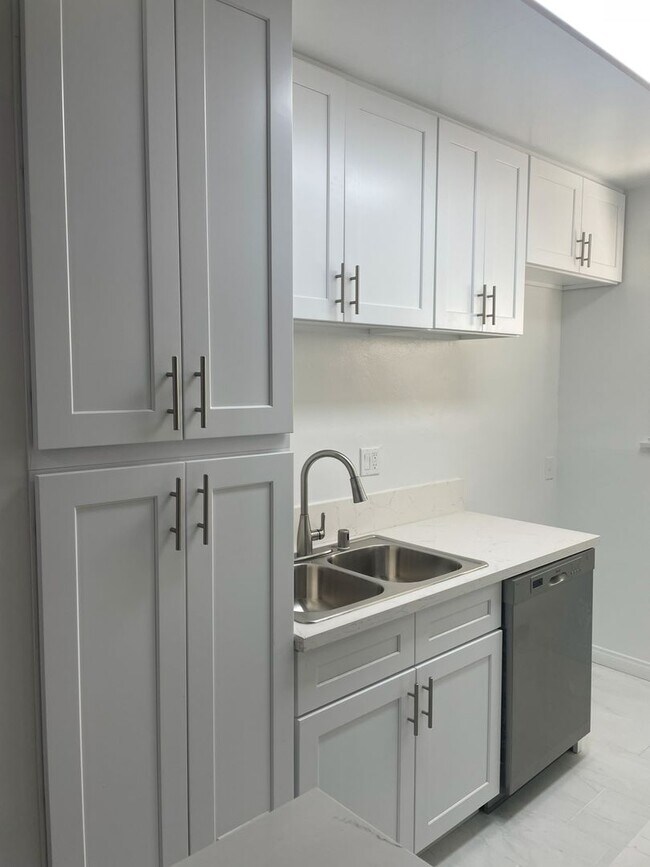 Photo - 232-6 S. Harvard Blvd