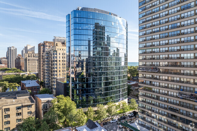 Southern view of facade - 2950 North Sheridan Rental