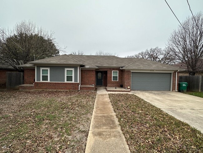 Building Photo - 809 Audra Ln