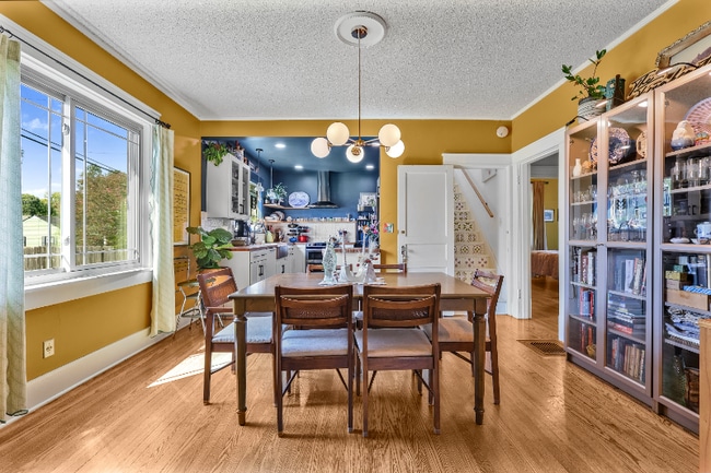 Photo - 2247 Burbank Ave
