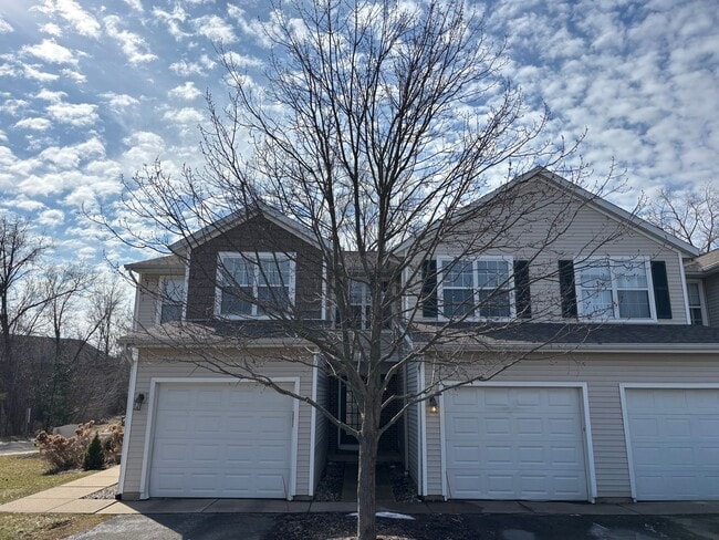 Building Photo - Knapps Corner Townhome available now. Forest Hills Schools