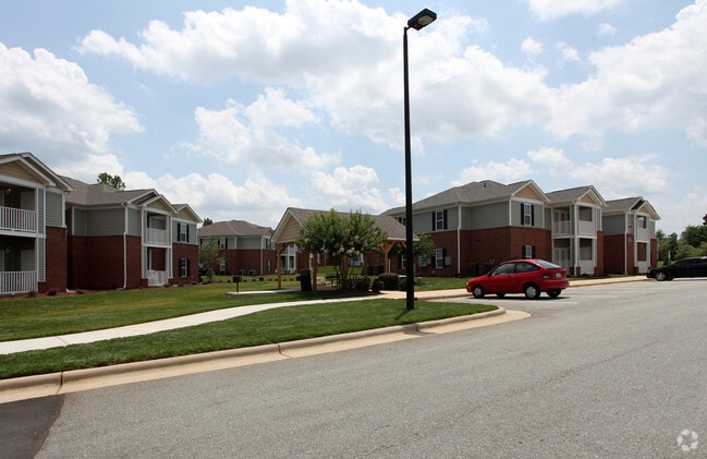Photo - Auburn Trace Apartments