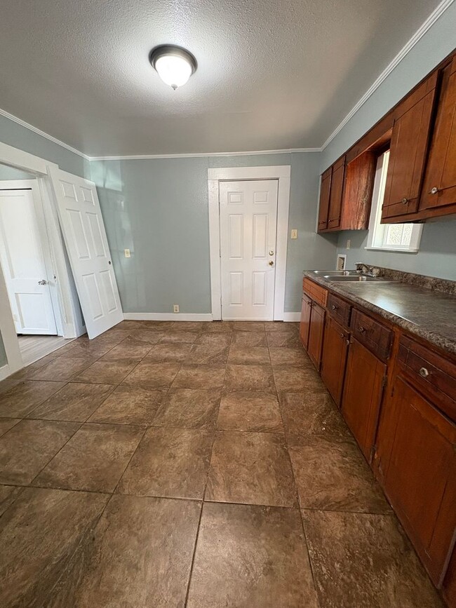 Photo - Nice house on large lot with low traffic