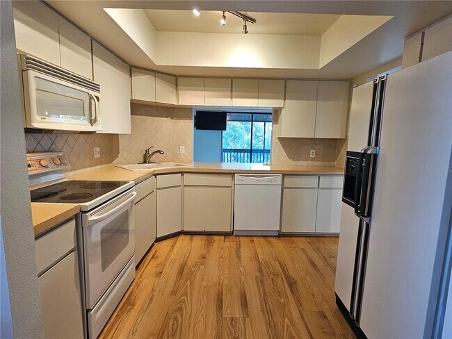 Photo - 137 Woodland Pl