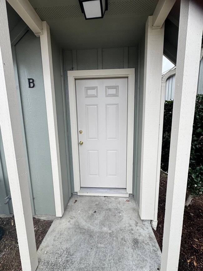 Building Photo - 114 Church St