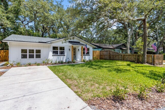 Photo - Amelia Island Cottage - Completely renovated