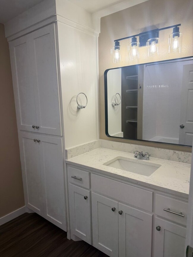 Photo - 717-719 Augusta Ave