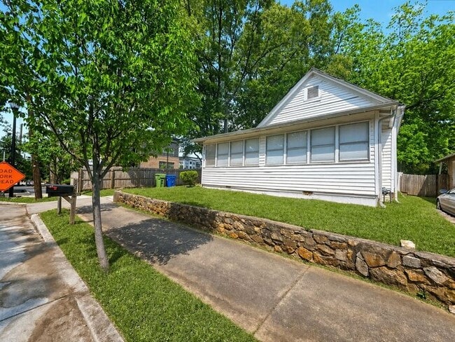 Photo - 1272 Allene Ave SW