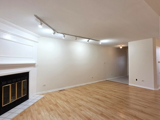 Photo - 1376 Longacre Ln