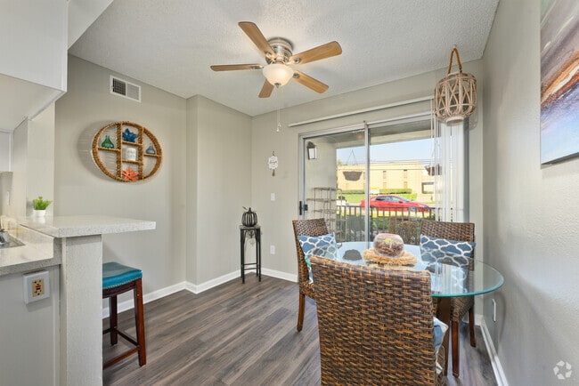 2BR, 2BA - 1060SF - Dining Room