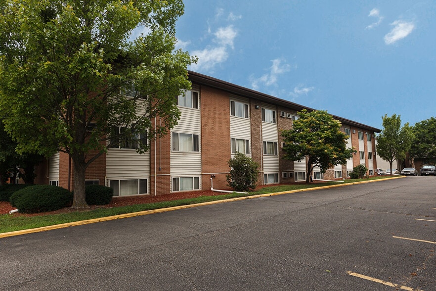 Colonial Place