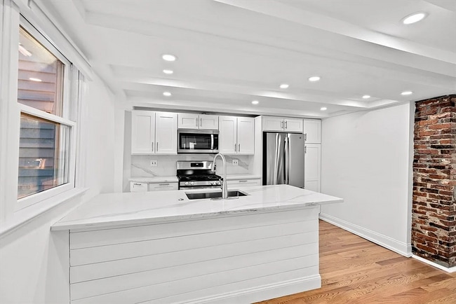 Photo - 149 Hull St Unit 1