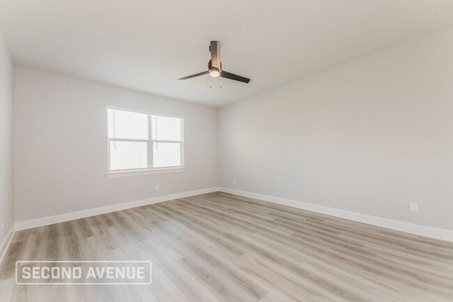 Photo - 2121 Meadow Dr