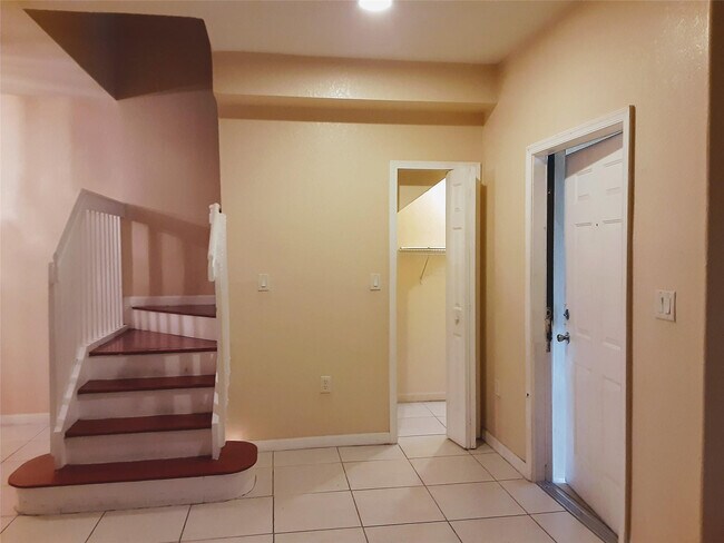 Photo - 1425 SE 24th Ct