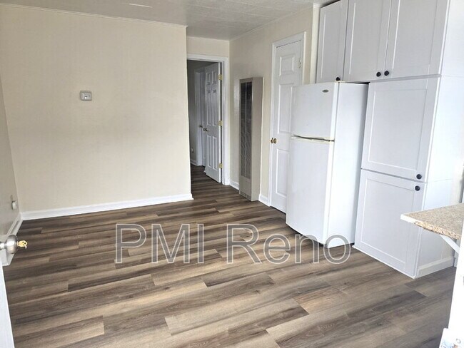 Photo - 445 Roberts St Unidad B