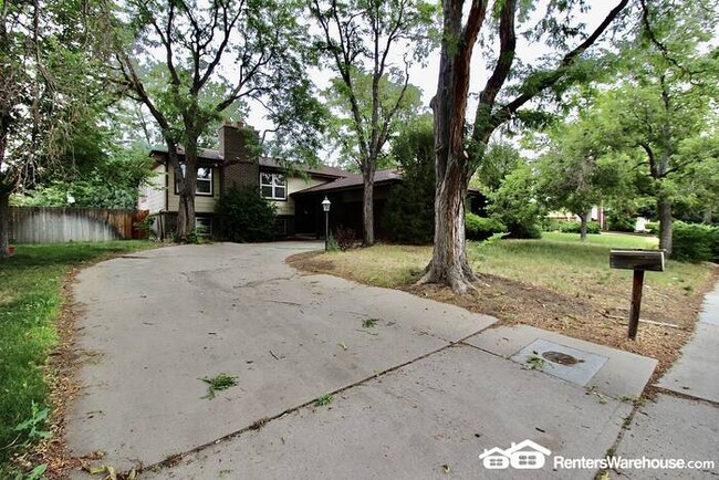 Building Photo - AVAILABLE NOW - Excellent 4BD/2BA w/ Garage, Fireplace, and Large Fenced Yard
