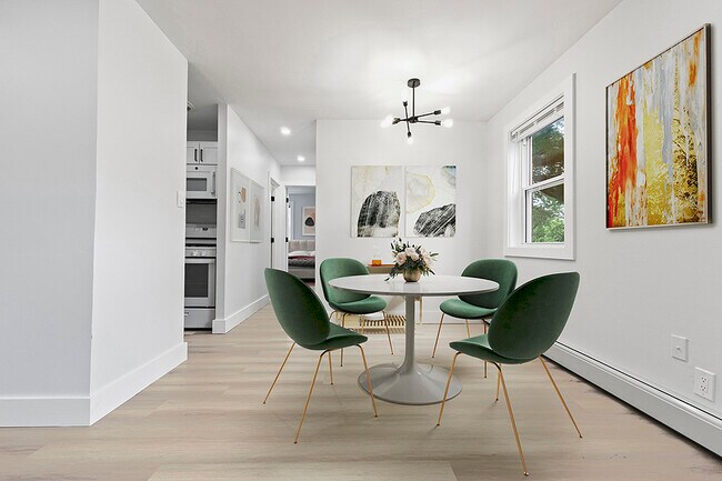 Photo - Colonial Village Apartments