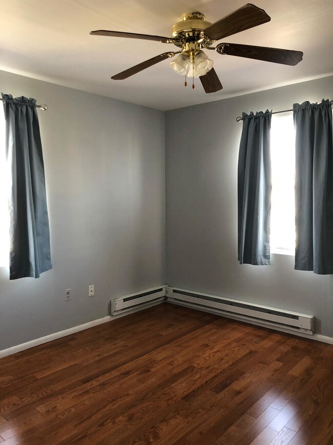 Living Room - 111 22nd Ave Unit 2