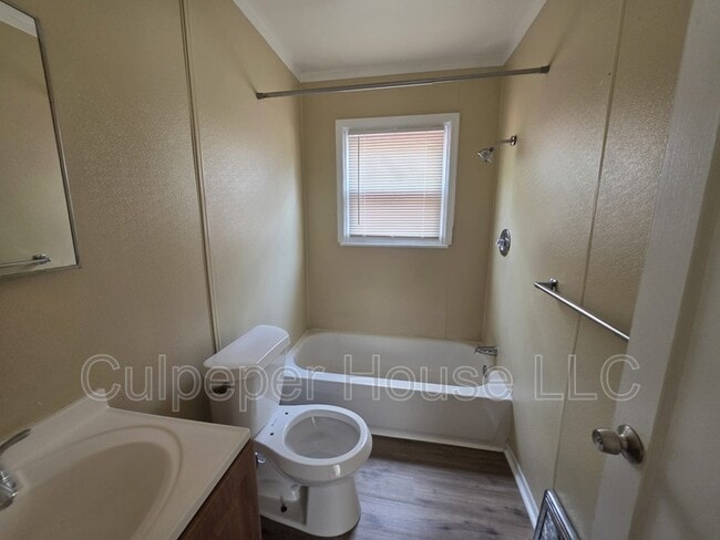Photo - 1030 Hawk St