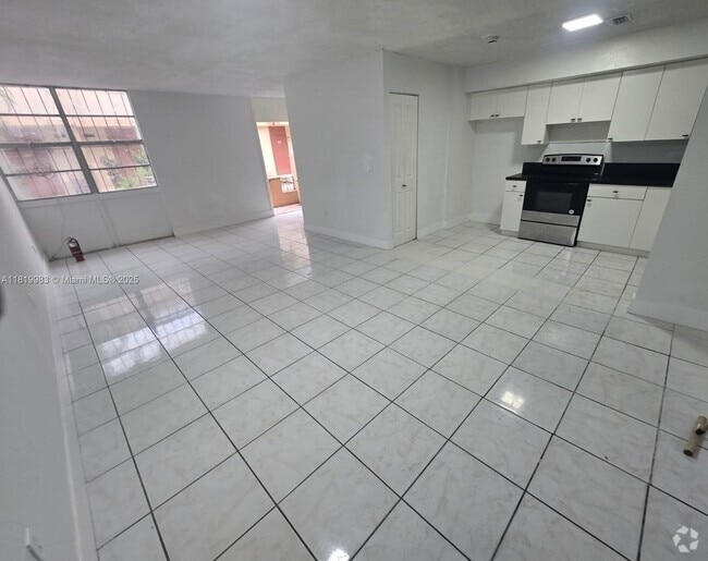 Building Photo - 6011 SW 69th St Rental