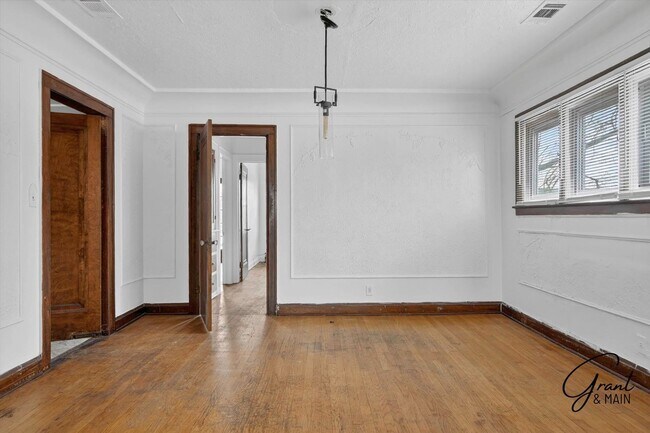 Photo - 10345-10345 Crocuslawn Ave Unit 2 10343 upper