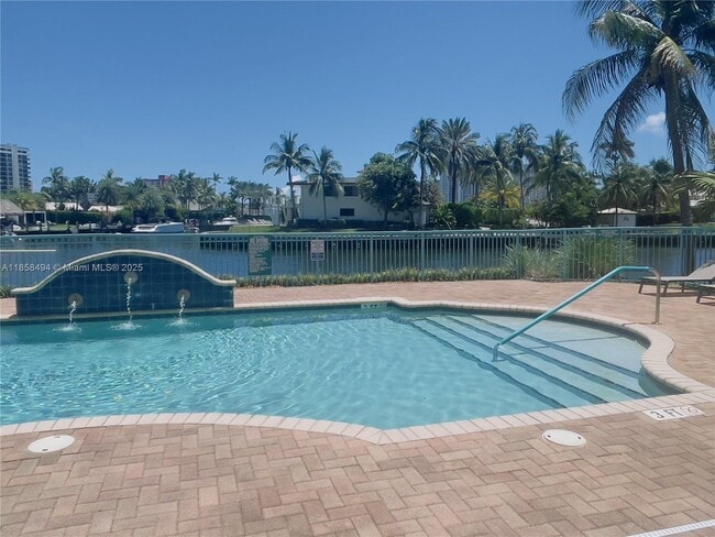 Photo - 201 Golden Isles Dr Unidad 510 Rental