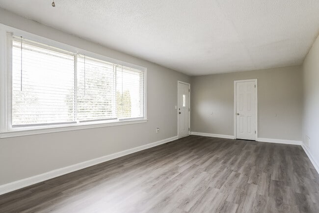 Photo - 311 E Dorchester Blvd