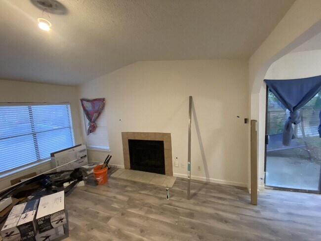 Photo - Beautiful and Stylish 3 bedroom & 2 bathroom