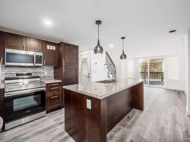 Building Photo - 3531 Sunset Dr