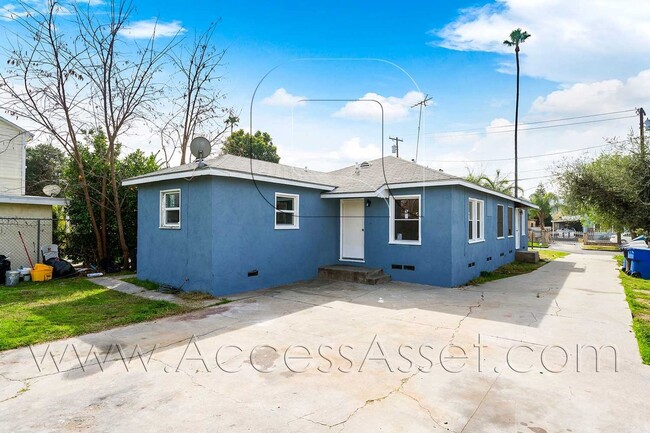 Photo - 2737 Iris St Apartment Unit 2737
