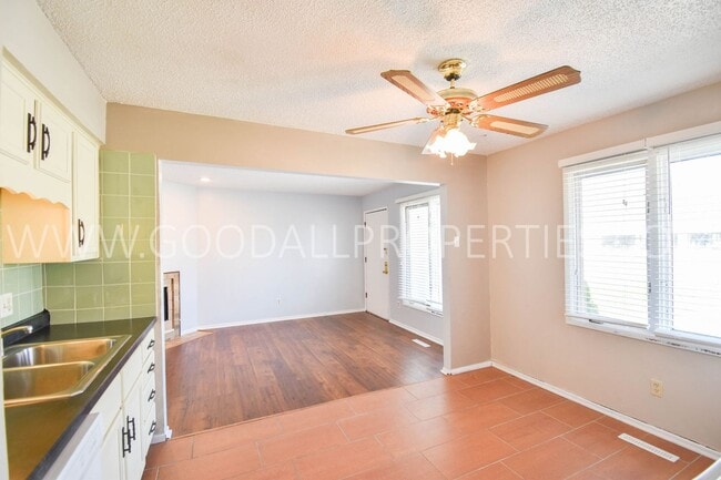 Photo - 2 Bedroom 1 bath duplex with unfinished basement near Merle Hay Mall