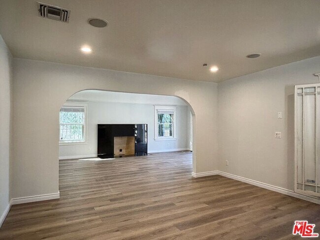 Photo - 920 Cochran Ave