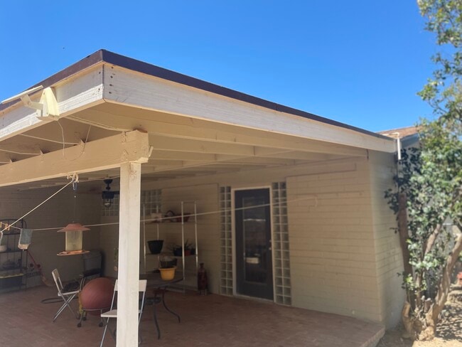 Photo - 855 W La Osa St