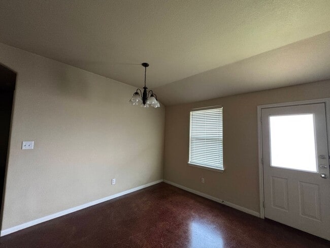 Photo - 4305 Cambridge Dr Unit #B